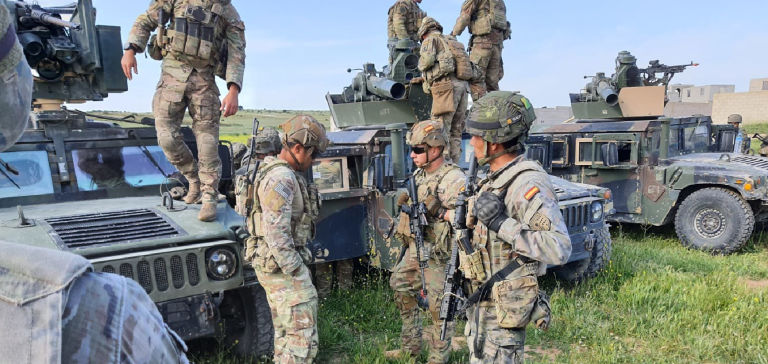 Іспанія закриває повітряний простір і порти