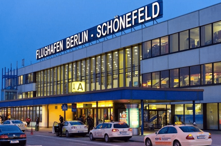 Масштабна кібератака паралізувала роботу аеропортів у Європі: затримки та скасування рейсів