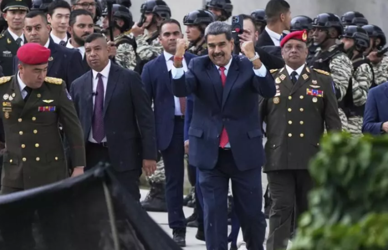 Мобілізація у Венесуелі: 25 000 військових на кордонах.