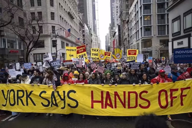 Громадяни повстають проти диктатури Трампа та його зовнішньої агресії