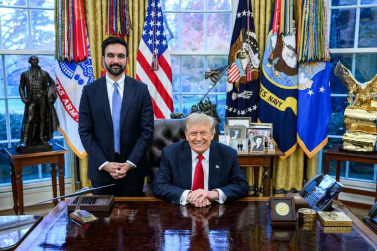 Donald_Trump_and_Zohran_Mamdani_meeting_at_the_Oval_Office