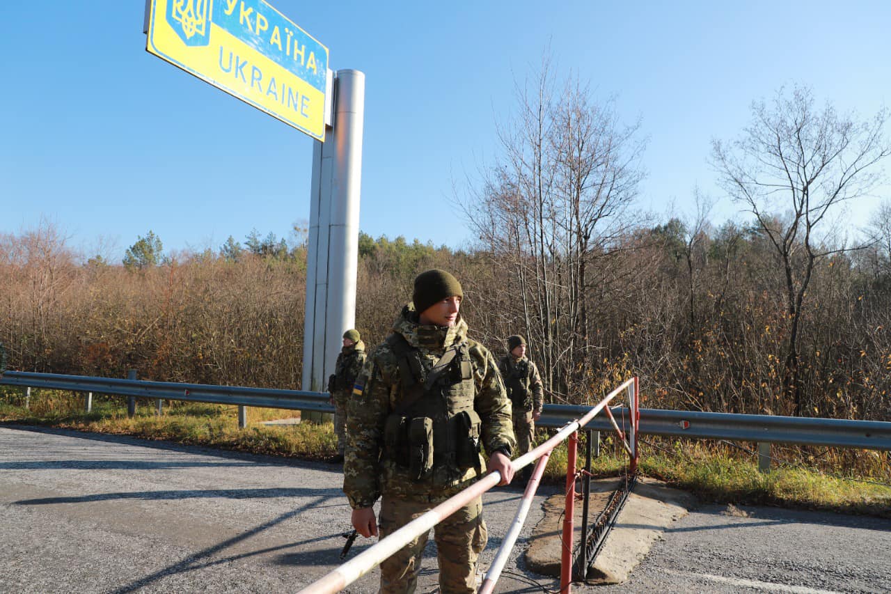 The_Ukrainian_border_guard_guards_the_international_border_with_Belarus