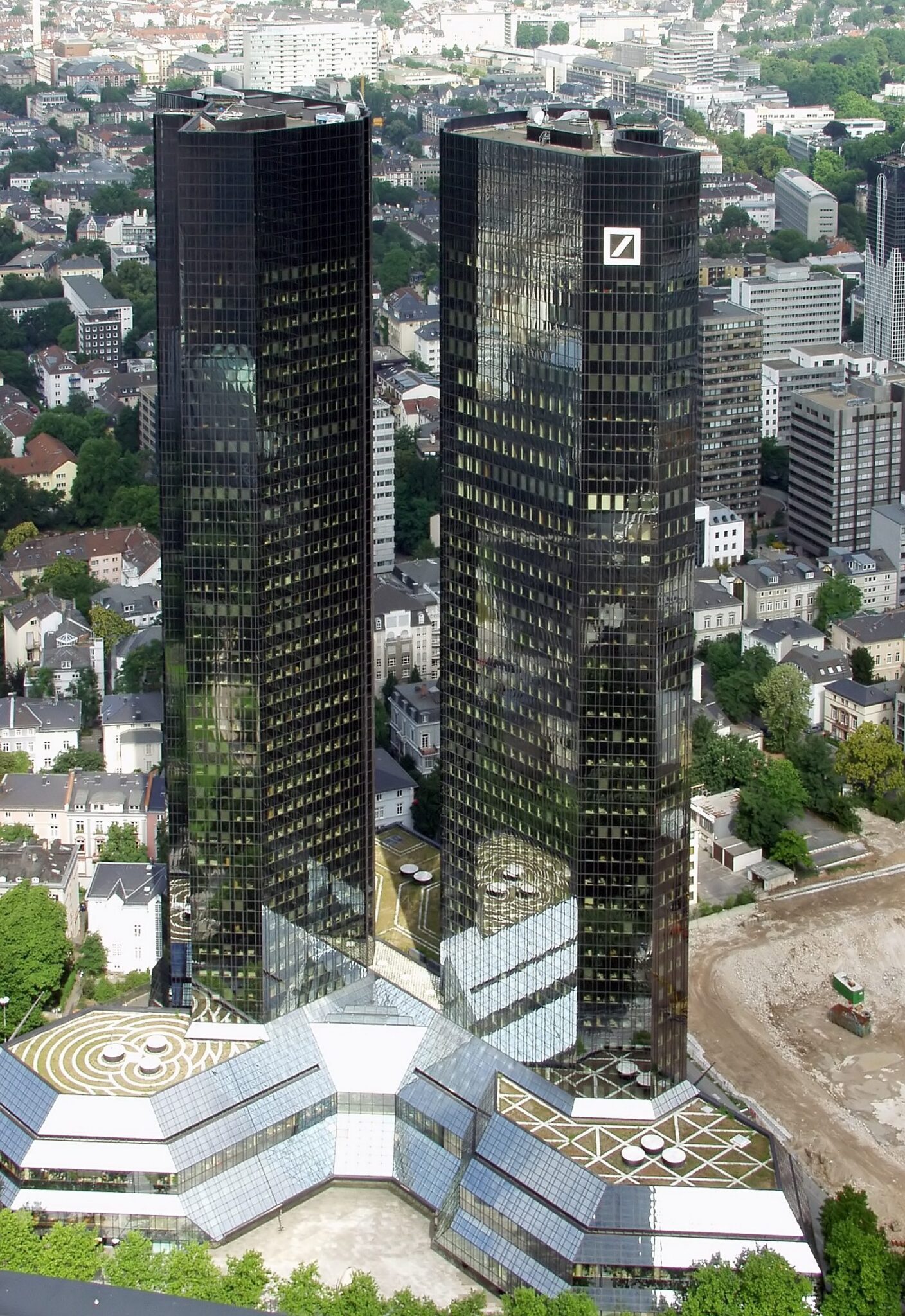 Будівля Deutsche Bank у Франкфурті-на-Майні, банк із найбільшим обсягом у витоку FinCEN Files 2020