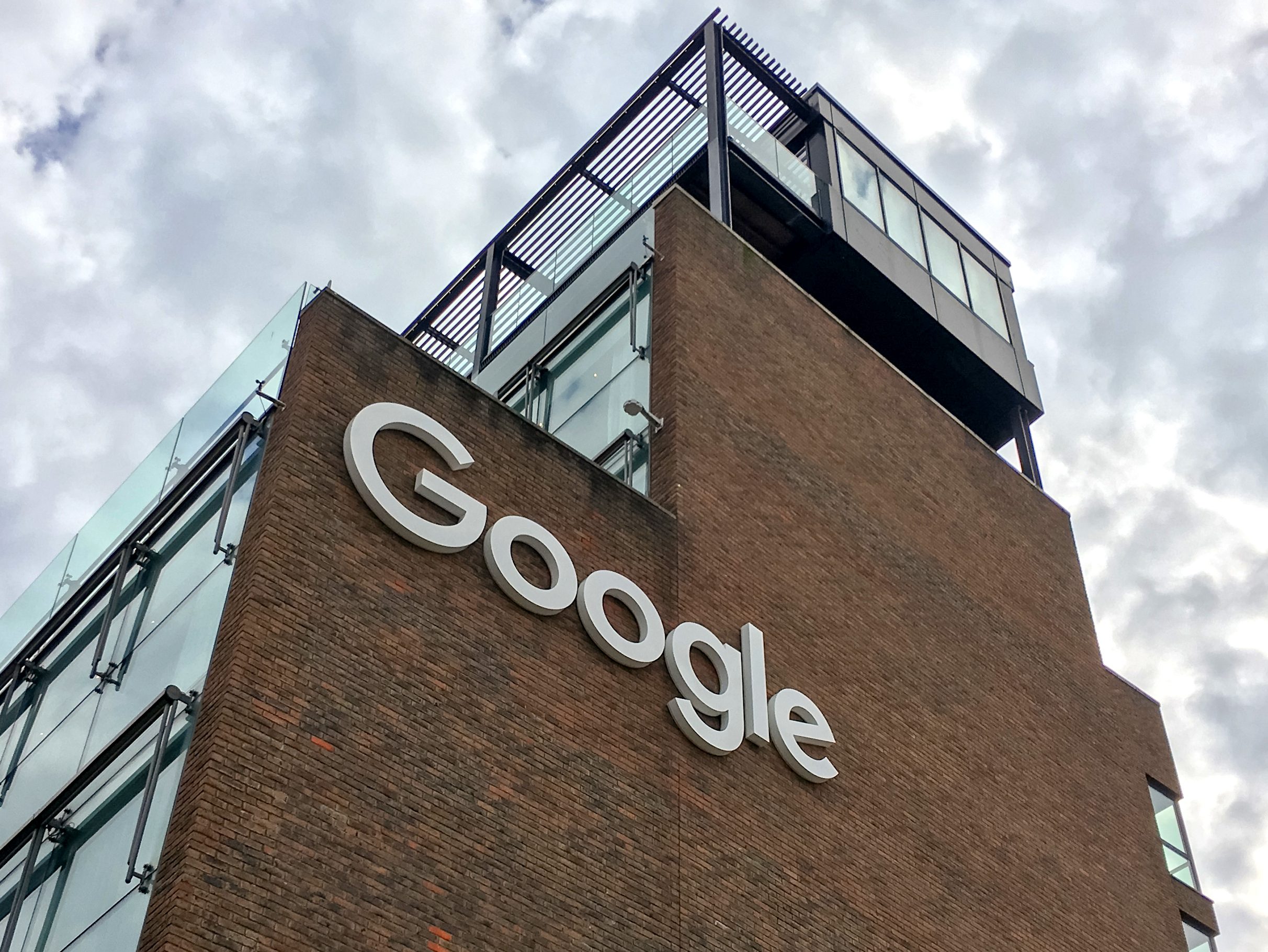 Будівля штаб-квартири Google в Дубліні, Ірландія - де зареєстрована компанія для ЄС