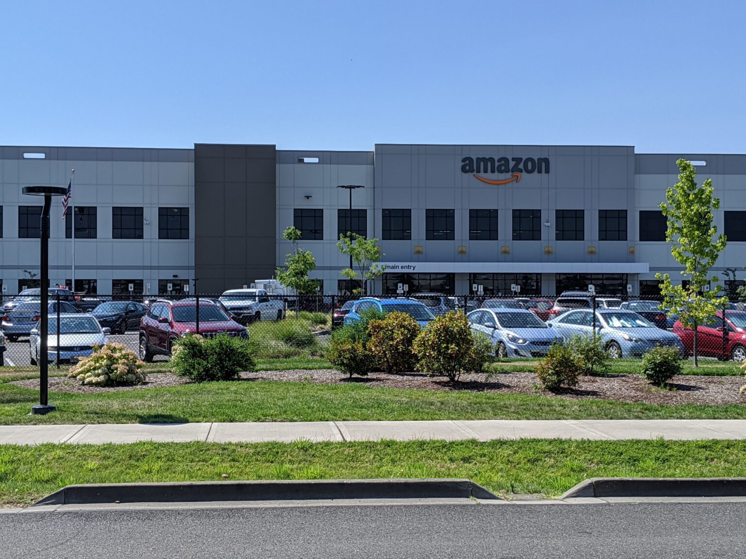Amazon fulfillment center, Troutdale Oregon