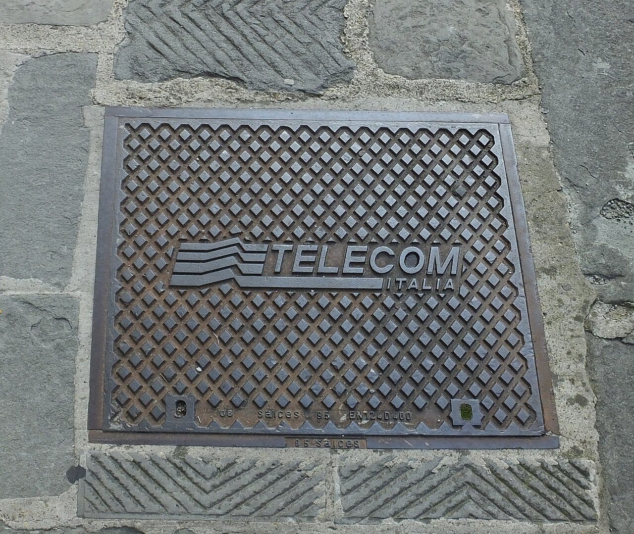 Будівля Telecom Italia у Флоренції - придбання мережі FiberCop компанією KKR за 22 млрд євро