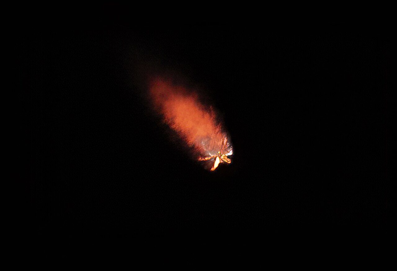 SpaceX Falcon 9 під час запуску групи супутників Starlink Starshield на низьку орбіту, вересень 2022